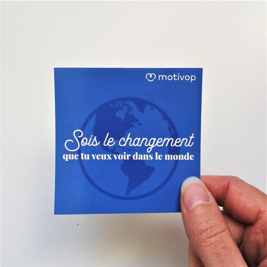 AUTOCOLLANT INSPIRANT SOIS LE CHANGEMENT QUE TU VEUX VOIR DANS LE MONDE
